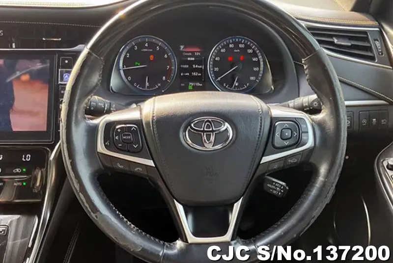Toyota Harrier in White for Sale Image 17