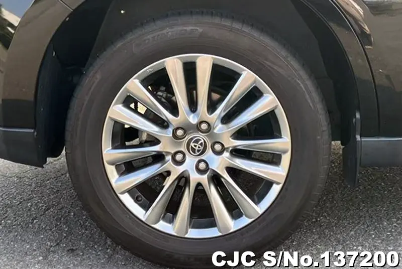 Toyota Harrier in White for Sale Image 21