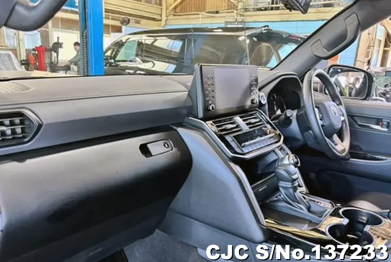Toyota Land Cruiser in Gray for Sale Image 8
