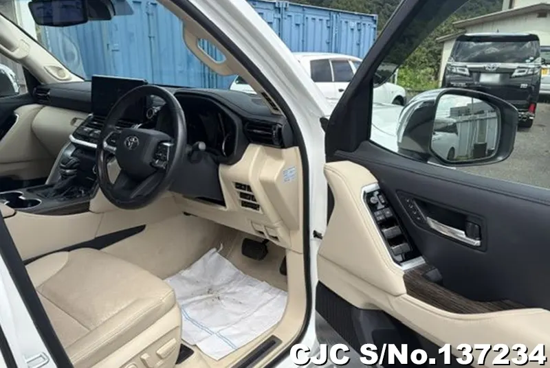 Toyota Land Cruiser in Pearl for Sale Image 10