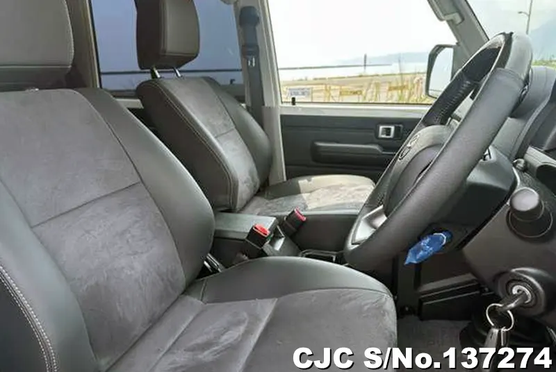 Toyota Land Cruiser in Pearl for Sale Image 10