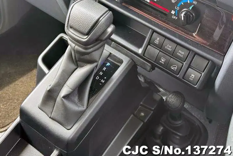 Toyota Land Cruiser in Pearl for Sale Image 16