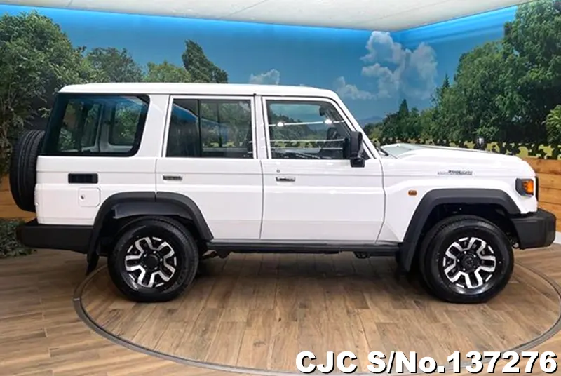 Toyota Land Cruiser in White for Sale Image 1