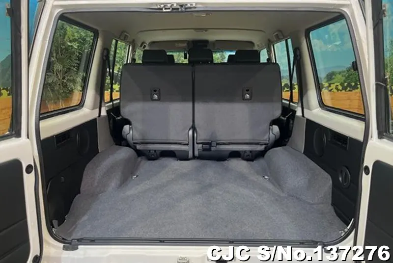 Toyota Land Cruiser in White for Sale Image 2