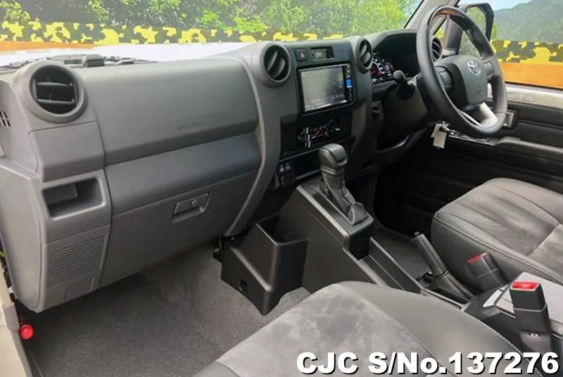 Toyota Land Cruiser in White for Sale Image 5