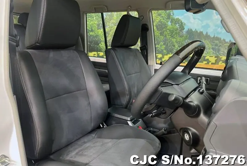 Toyota Land Cruiser in White for Sale Image 6