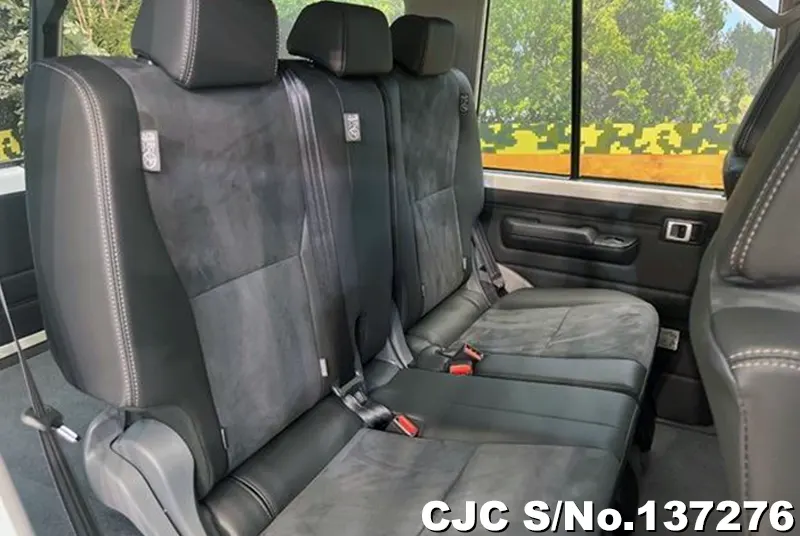 Toyota Land Cruiser in White for Sale Image 10