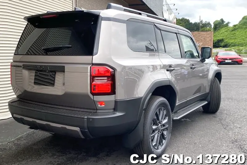 Toyota Land Cruiser 250 in Gray for Sale Image 2