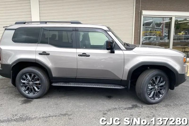 Toyota Land Cruiser 250 in Gray for Sale Image 6