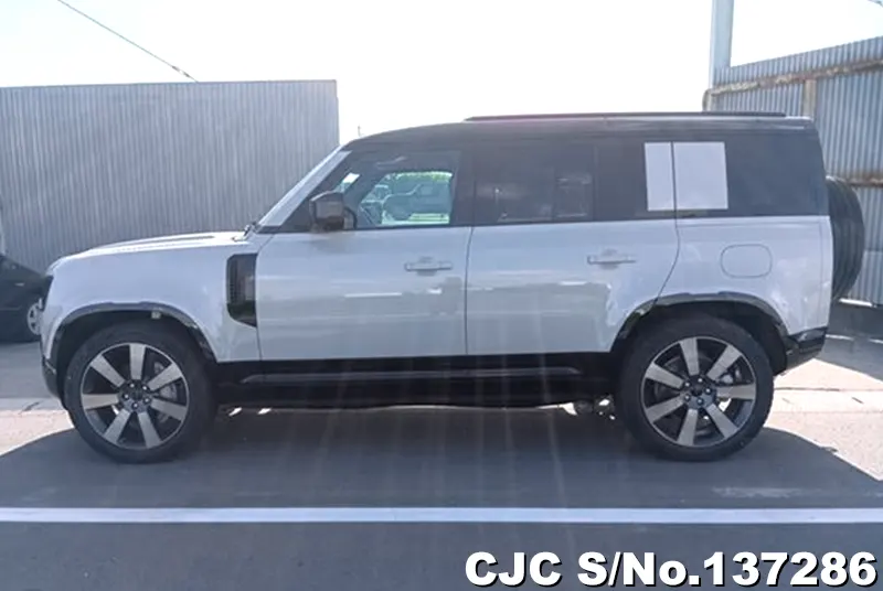 Land Rover Defender in Gray for Sale Image 7
