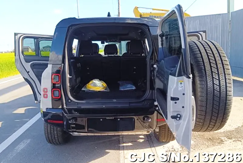 Land Rover Defender in Gray for Sale Image 8