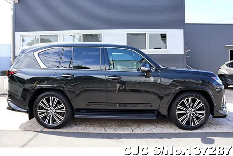 Lexus LX700H in Black for Sale Image 4
