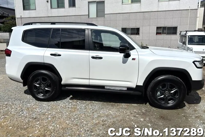 Toyota Land Cruiser in Pearl for Sale Image 3