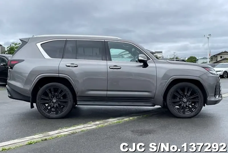 Lexus LX700H in Gray for Sale Image 5