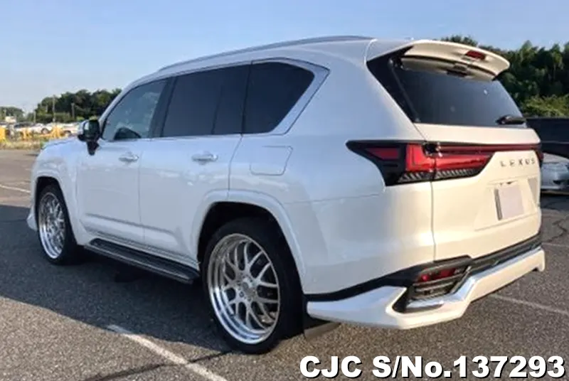 Lexus LX700H in Pearl for Sale Image 1