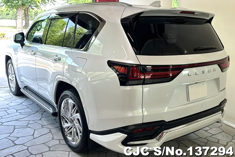 Lexus LX700H in Pearl for Sale Image 1