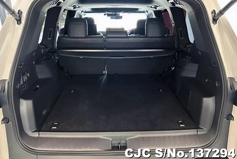 Lexus LX700H in Pearl for Sale Image 4