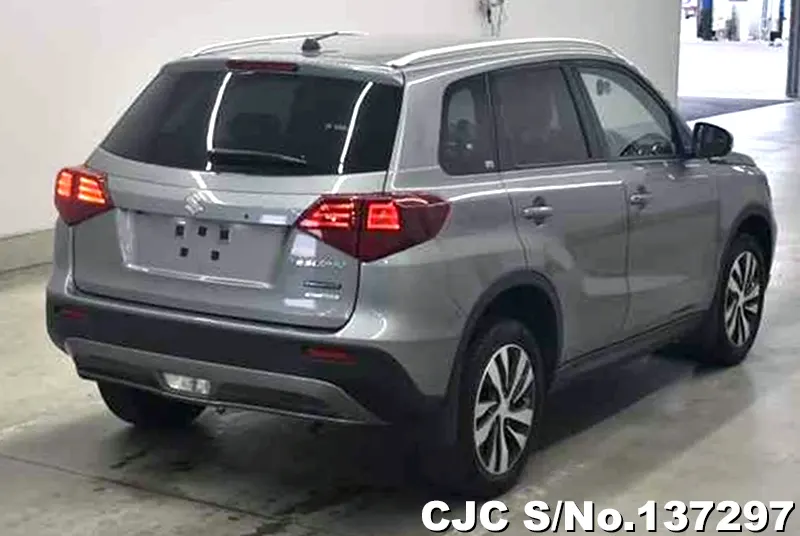 Suzuki Escudo in Gray for Sale Image 2
