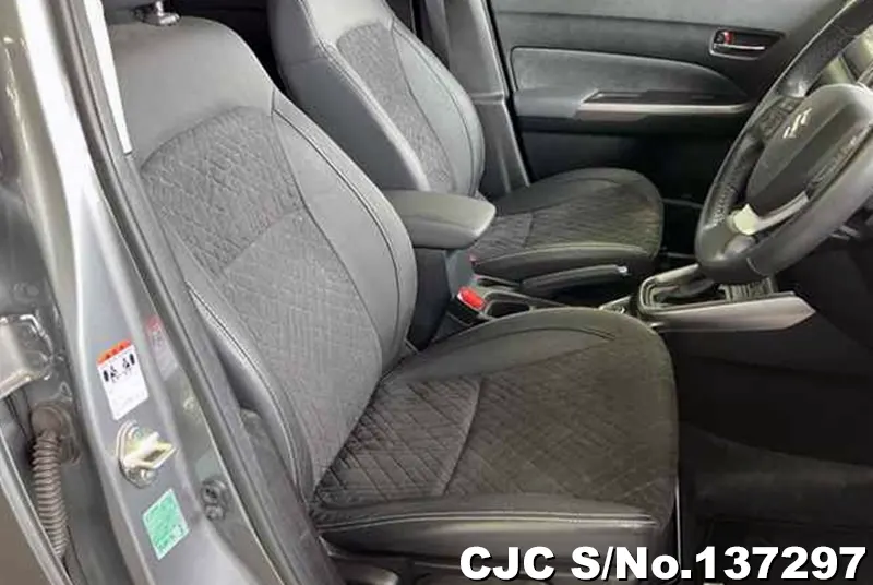 Suzuki Escudo in Gray for Sale Image 5