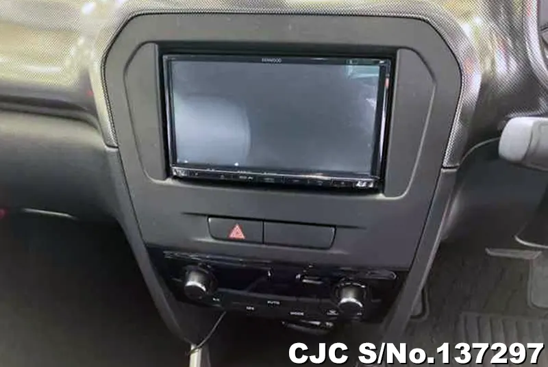 Suzuki Escudo in Gray for Sale Image 7