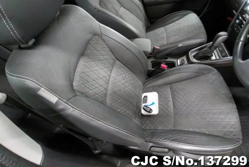Suzuki Escudo in Beige for Sale Image 9
