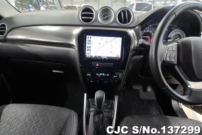 Suzuki Escudo in Beige for Sale Image 10