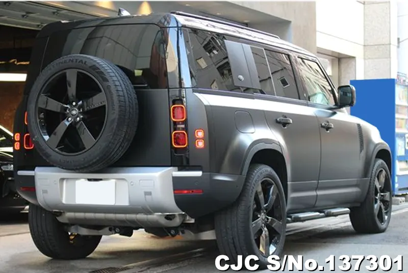 Land Rover Defender in Black for Sale Image 2