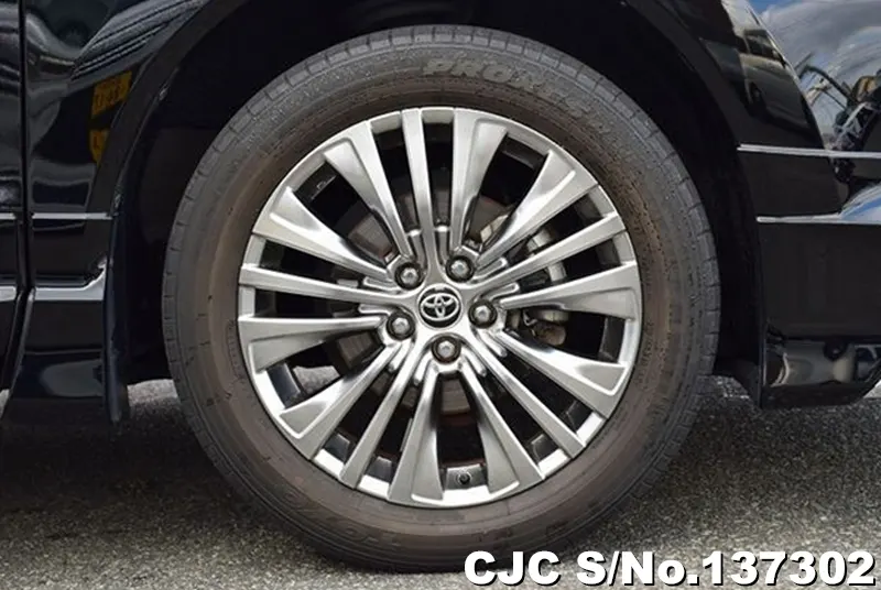 Toyota Harrier in Black for Sale Image 15