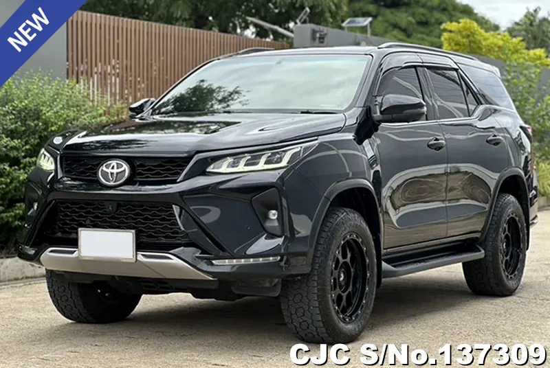 Toyota Fortuner in Black for Sale Image 2