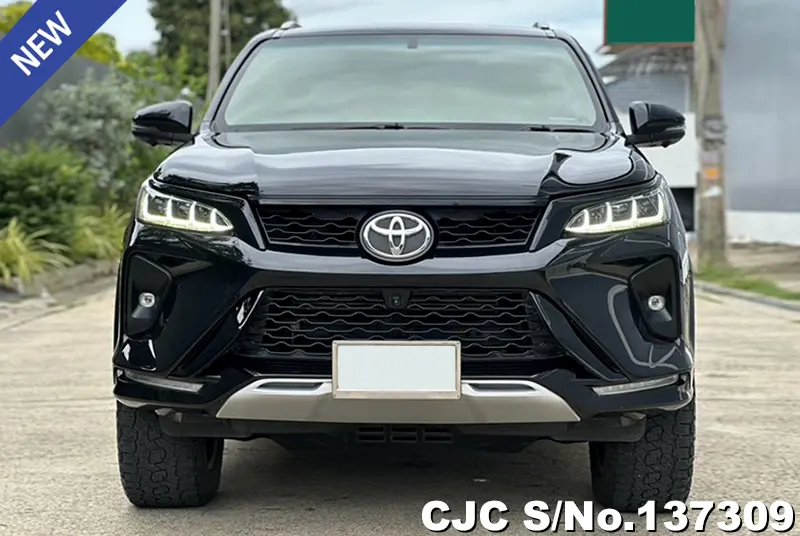 Toyota Fortuner in Black for Sale Image 3