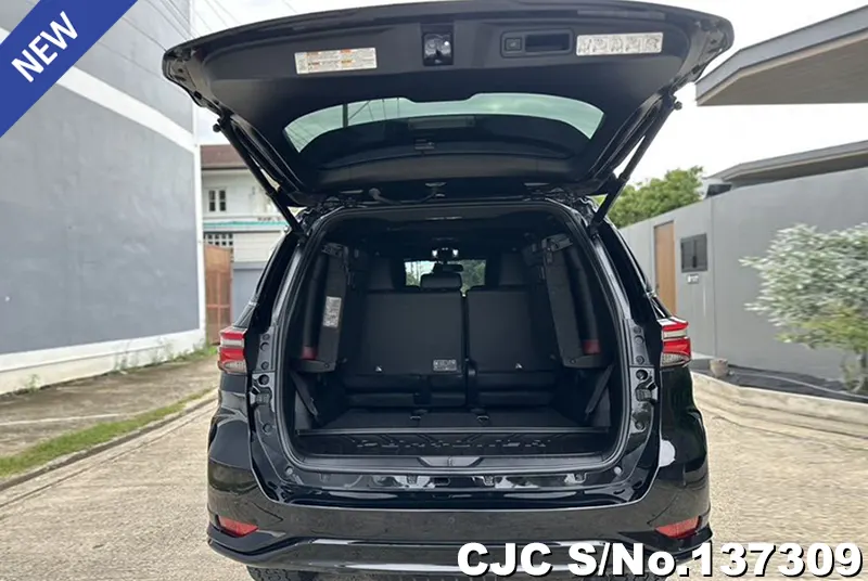 Toyota Fortuner in Black for Sale Image 5