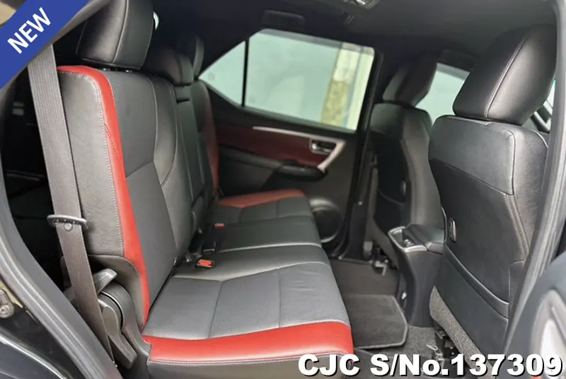 Toyota Fortuner in Black for Sale Image 9