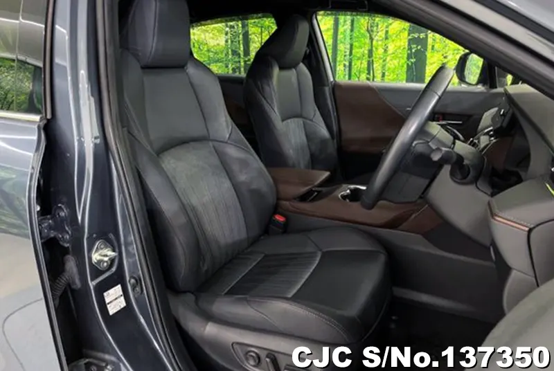 Toyota Harrier in Gray for Sale Image 9
