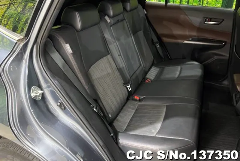 Toyota Harrier in Gray for Sale Image 11