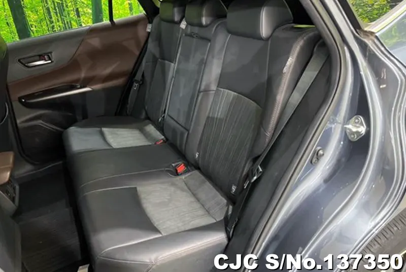Toyota Harrier in Gray for Sale Image 12