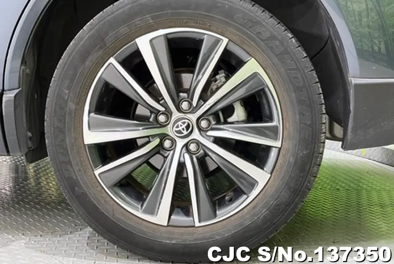 Toyota Harrier in Gray for Sale Image 13