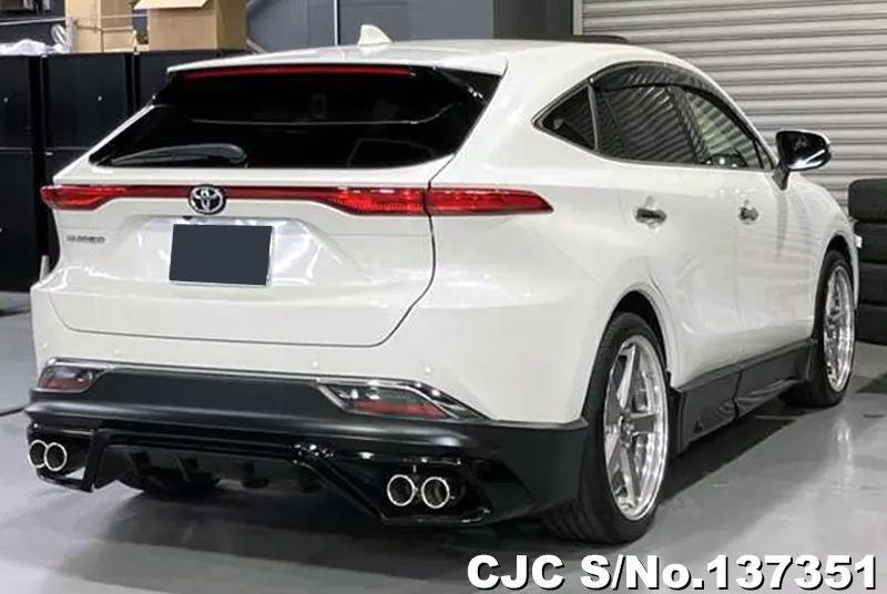 Toyota Harrier in White for Sale Image 2