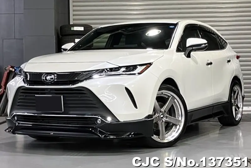 Toyota Harrier in White for Sale Image 3