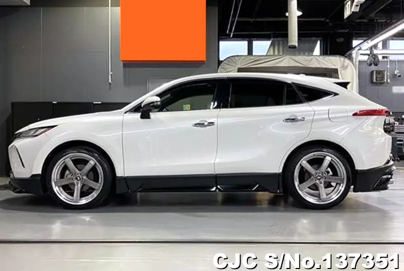 Toyota Harrier in White for Sale Image 7