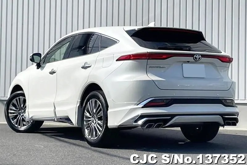 Toyota Harrier in White for Sale Image 1