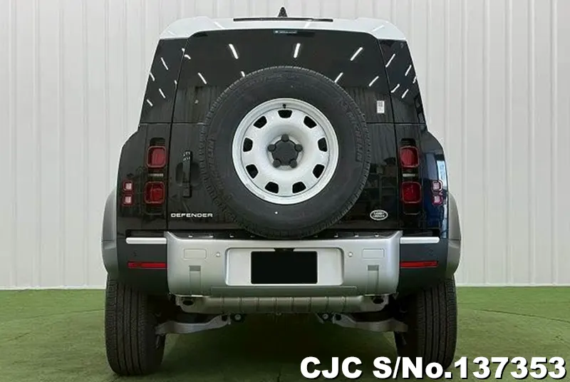 Land Rover Defender in Black for Sale Image 4