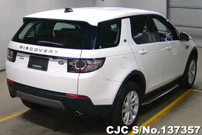 Land Rover Discovery in White for Sale Image 2