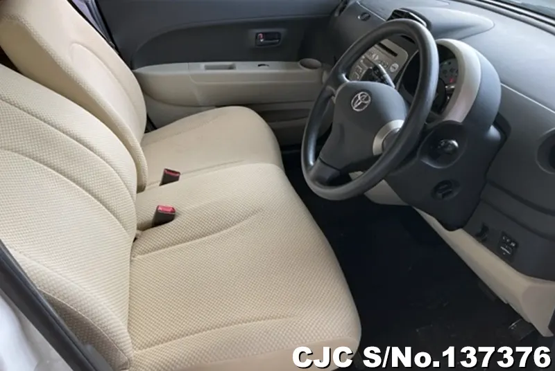 Toyota Passo in White for Sale Image 4