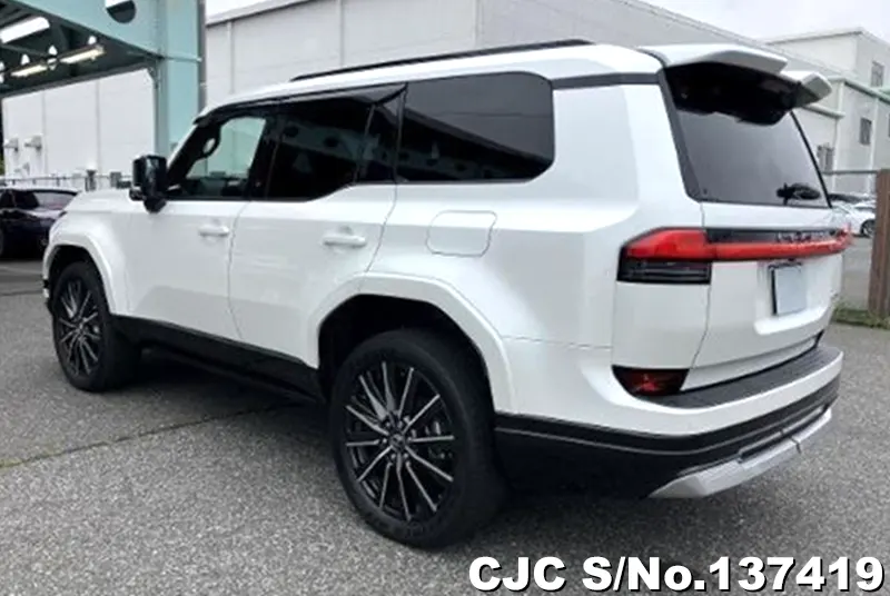 Lexus GX 550 in Pearl for Sale Image 1