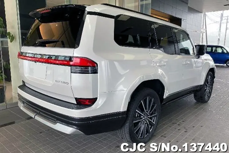 Lexus GX 550 in Pearl for Sale Image 2