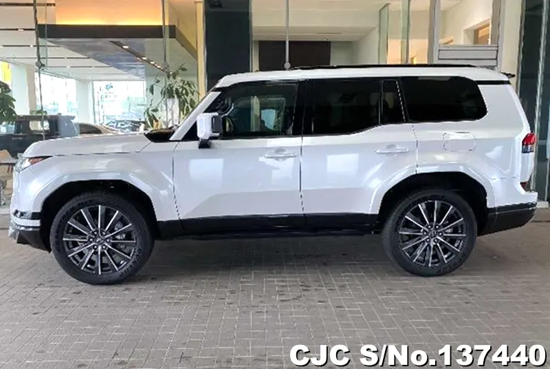 Lexus GX 550 in Pearl for Sale Image 6