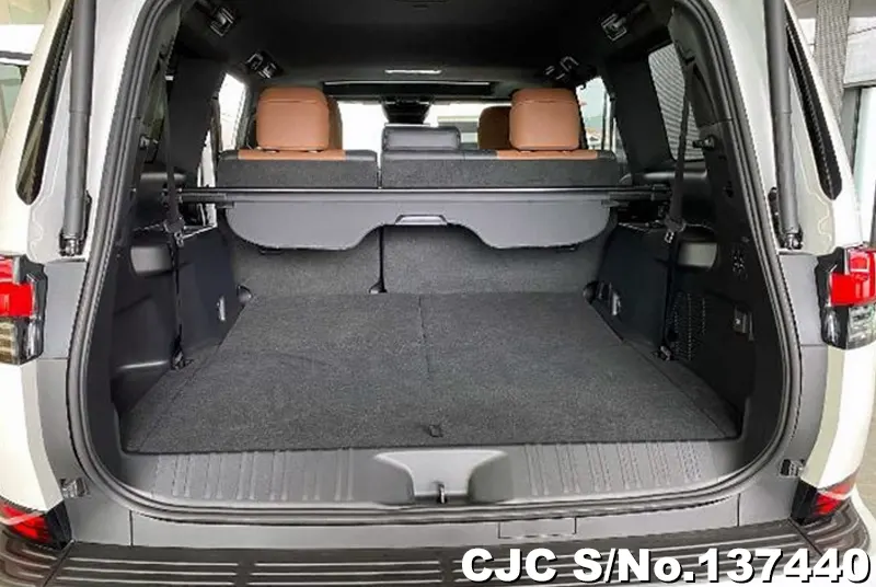 Lexus GX 550 in Pearl for Sale Image 7