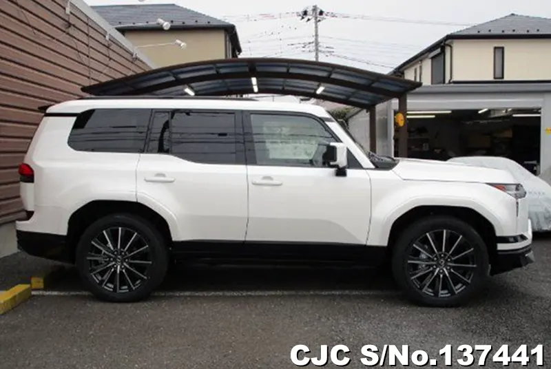 Lexus GX 550 in Pearl for Sale Image 6