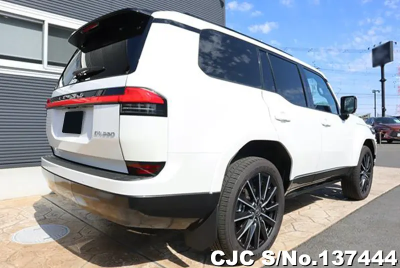 Lexus GX 550 in Pearl for Sale Image 2