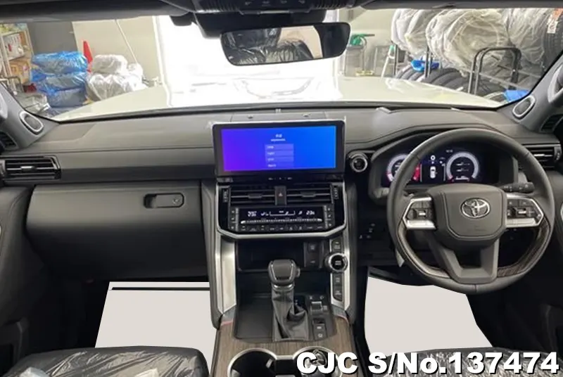 Toyota Land Cruiser in Pearl for Sale Image 2